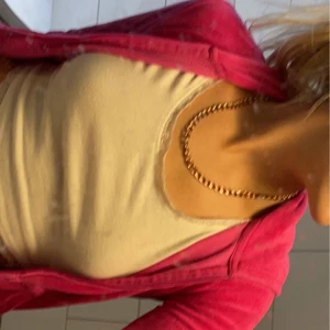 Rosa juicy couture kofta👛 - Rosa juicy couture kofta, knappt använd. Kan tänka mig sänka priset vid snabb affär!💗