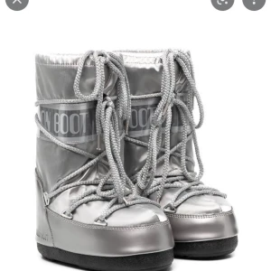 Moon boots  - Passar storlek 37-38-39 Jättesköna varma   OBS VILL HA BETALT I SWISH EJ APPEN då jag behöver pängarna snabbt o man får ej ut de först två dagar efter de skickats 