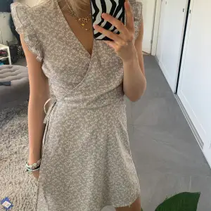 Såå fin klänning 🌼🐝🍋🍋