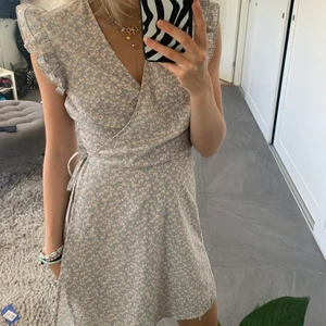 Såå fin klänning 🌼🐝🍋🍋 - Såå fin klänning 🌼🐝🍋🍋