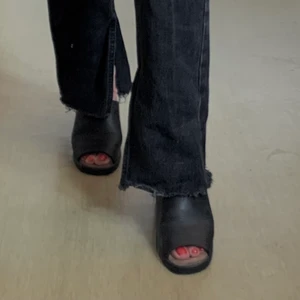 Slip-ins i strl 35 - Slip-ins i strl 35, i gott begagnat skick enl bilder. 