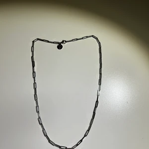 Edblad halsband/kedja - Säljer ett silver halsband från Edblad.  Aldrig använt den.  Nypris: 400kr.
