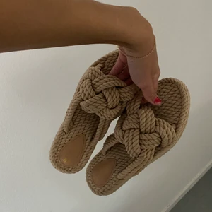 Sandaler - Jätte fina strandsandaler från hm storlek 38