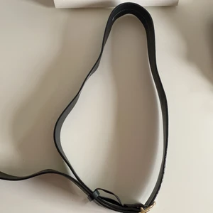 Svart skärp/bälte  - Svart skärp med guld detaljer🥰