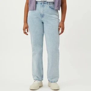 Ljusblå jeans - Superfina ljusblåa jeans i färgen Aqua blue från Weekday i storkek 23/30. Endast använda en gång, då de redan var något för små för mig när jag köpte dem 🦋
