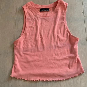 Linne rosa - Säljer detta fina linne 💕det passar inte så det är därför jag säljer det💕sitter väldigt fint på köpte det för 79 kr