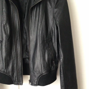 Vintage skinnjacka - Vintage skinnjacka från Zara perfekt nu till hösten. Inköpt för 450kr