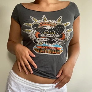 Skit snygg ed Hardy t-shirt  - En Ed Hardy t-shirt som jag fick av min syrra. Den är sällan använd och är i storlek XS. 