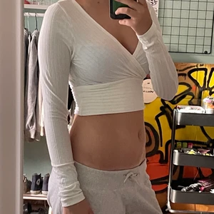 Långärmad tröja - Tröja som jag inte använt så mycket❤️