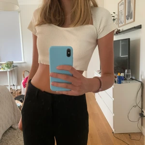 Kostymbyxor - Kostymbyxor från vero Moda. Storlek s. Varsamt använda. Postar eller möts upp i Göteborg! Tryck inte köp strikt utan kom privat!❤️ 