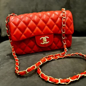 Helt ny Chanel väska - Ej äkta men kvalitat 100% äkta skin. Jättefint