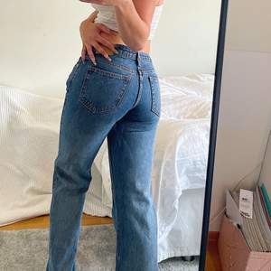 Weekday jeans i modellen arrow. Så sjukt snygga och fint Lågmidjade, formar sjukt bra. 26/31