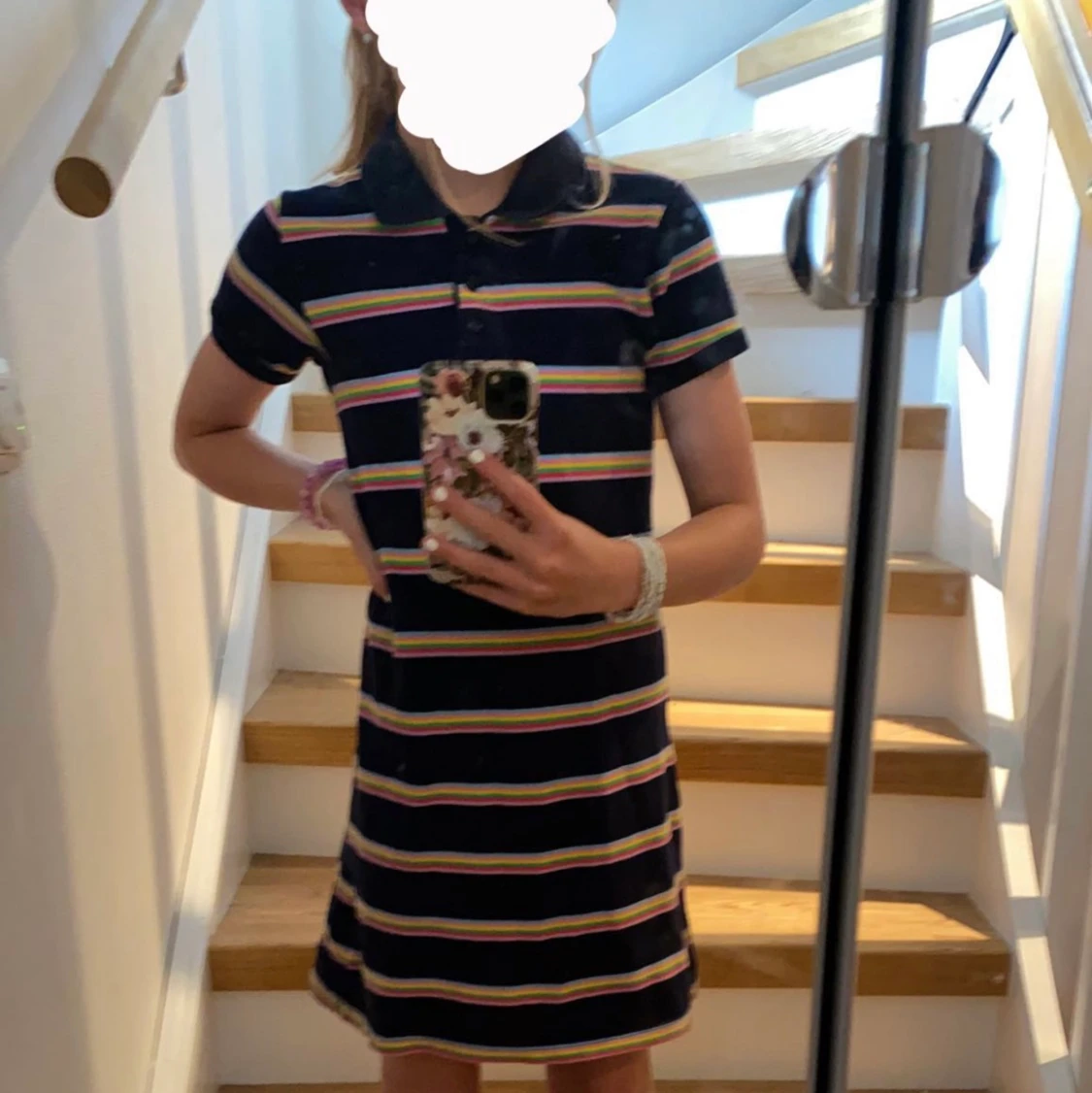 Rengbågsrandig klänning med krage 🌈👗