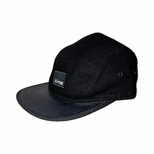 KEPS - Svart 5-panel av ull & viskos