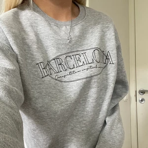 Sweatshirt  - Sweatshirt från asos, köparen står för frakten på 66kr 