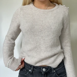 Stickad tröja  - Stickad tröja från only, köparen står för frakten på 66kr 