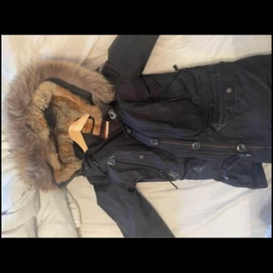 Parajumper Doris  - Parajumper Doris storlek M  Använd fåtal gånger, som ny  Nypris 10000 