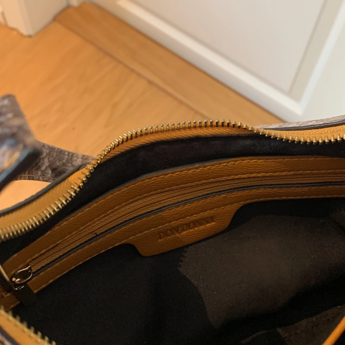 Don Donna axelremsväska!  - 90