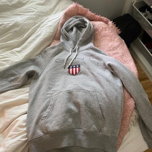grå gant hoodie - Grå gant hoodie nästan oanvänd storlek S i man 350kr +49 kr frakt som kan delas