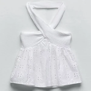 Zara topp - Köpt nyss och är helt som ny. Säljer för att de inte är min stil❤️KÖP DIREKT FÖR 350kr