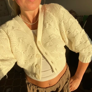 Kofta från zara strl s - Sååå fin och mysig kofta från zara i cremevit