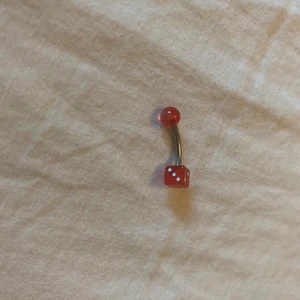 Navelpiercing  - Passar inte