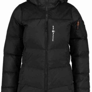 SAIL RAICING - Säljer en Sail raicing jacka som jag haft i lite mindre än ett år den är använd endast 1 vinter och den är i nyskick nästan som ny,säljer den för 1200kr och går ej ner i priset, kan mötas upp i Helsingborg eller frakta den vid intresse kontakta mig. Str 