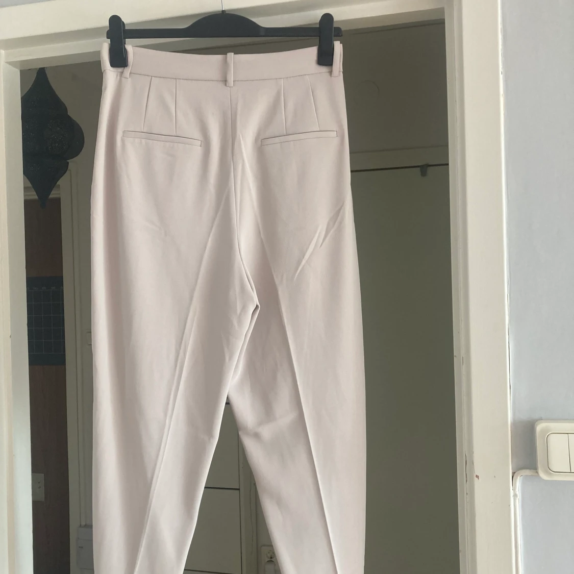 Beiga kostymbyxor - 90