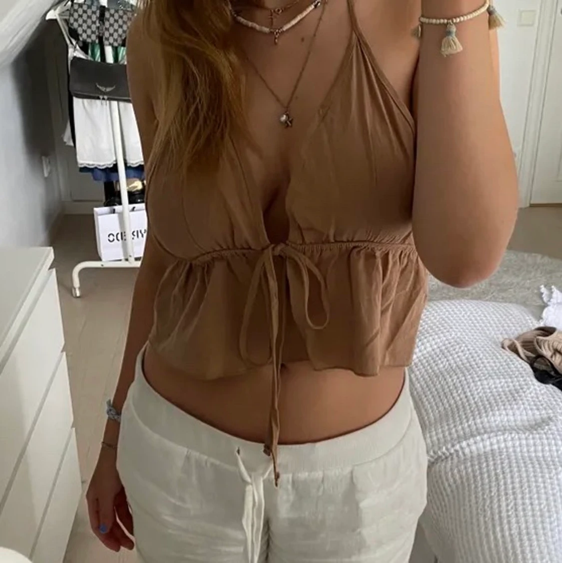 Trendig topp med knyt