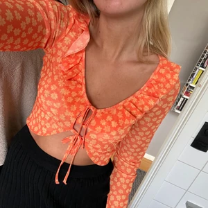 Sommartopp - Säljer denna superfina topp från en av misslisibells kollektioner med nakd, aldrig använd mer än testat! 💕säljer då den inte kommit till användning….