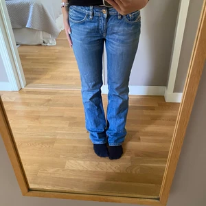 diesel byxor - (midjemåtten är 80 cm och innebenslängden är 80 cm) dessa byxor var mina favoriter och jag tycker dem e skit snygga och bekväma! kontakta om några frågor 💕💕🫶 (har lagt upp dessa förut, ger de en till chans)