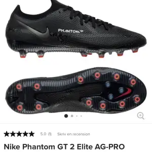 Säljer mina Fotbollskor i modellen Nike Phantom. Endast testade och inte använda. Precis som de andra så passar dessa från 39 till 40,5. Köpta för 2 340 kr och säljer för 1 500+frakt (79). 