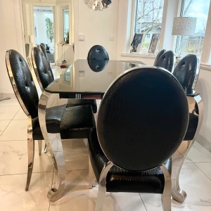 Bord + 8 stolar  - Elegant bord inklusive eleganta stolar