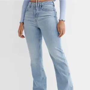 Jätte snygga ljusblåa jeans som ja tyvärr inte använder💙 passa någon runt 175cm men går alltid att klippa i dom till sin egen längd💙 vid fler frågor skriv gärna privat💙