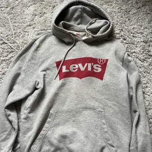 Hoodie - Levishoodie, säljer då den inte längre används. Storlek S fint skick💗