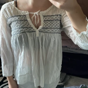 Odd Molly blus  - Säljer en odd Molly blus. Aldrig använd. Kort i armarna. 