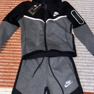 Nike bebis kläder - Storlek 104