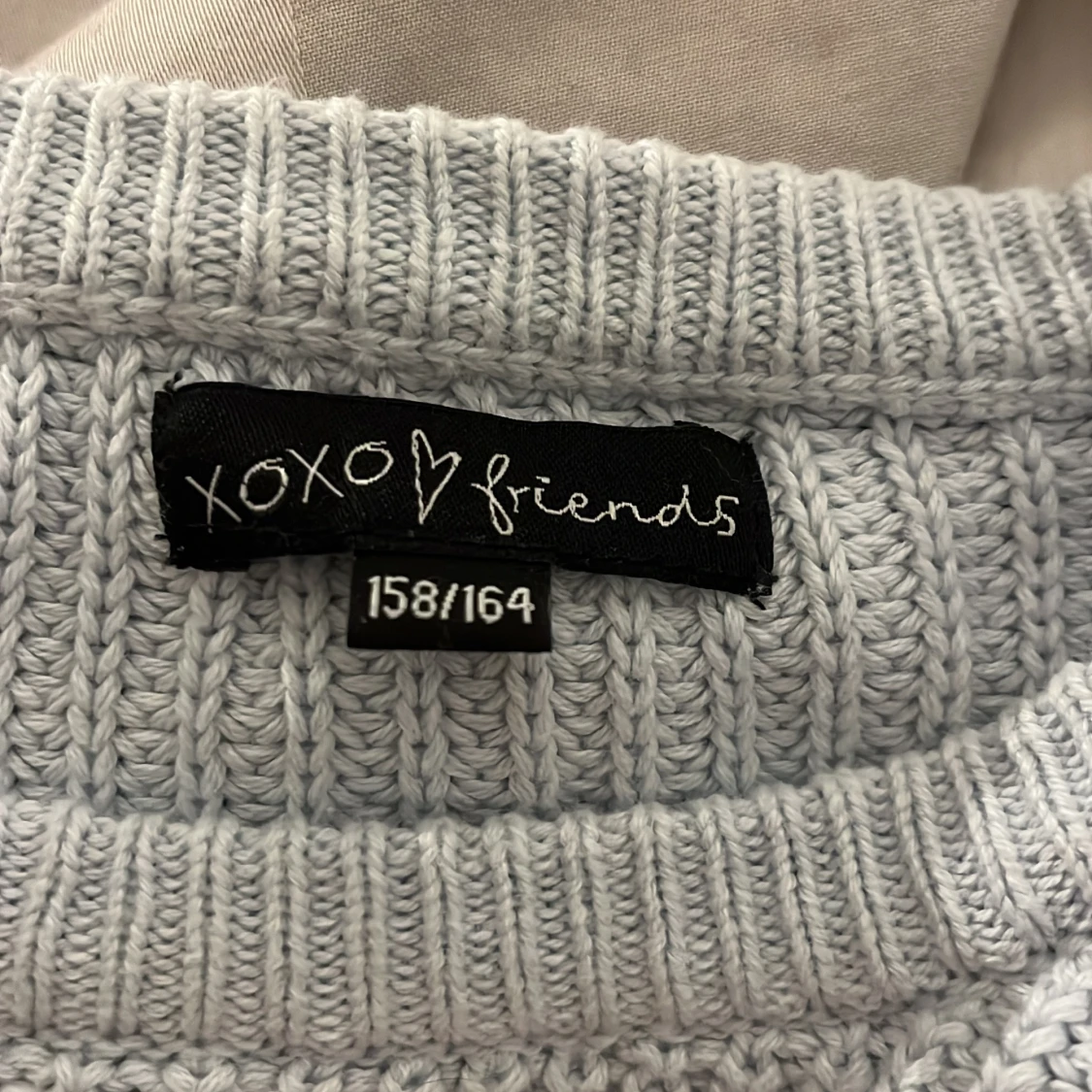 Jätte fin tröja. Älskade den förut men nu är den förliten tyvärr🙁 jätte fint skick - 90