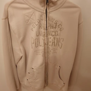Tjock tröja - Storlek XL Tryck Ralph Lauren  Väldigt fin har Nästan bara hägt garderoben 