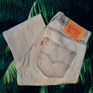 Levi’s 501 jeans - Levi’s 501 jeans. Ljusblå. Size W31 L30. Finns några hål i jeansen.