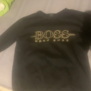 Hugo boss tröja 1500kr - Äkta Hugo boss från Hugo boss storlek M (1500kr) möts i sthlm
