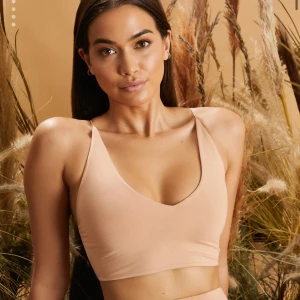 Beige top Oh polly - Säljer denna jättefina top ifrån ohpolly, sitter så fint 🤩 Endast provad  Nypris 199kr 