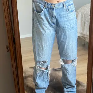 Säljer Baggy jeans från Gina stl 42 då dom är förstora 