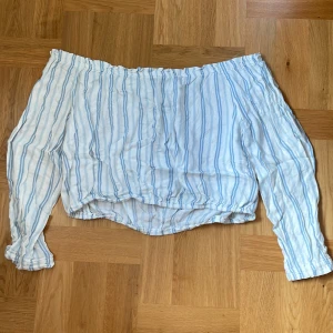 Blus 💙 - Blus från hm som inte kommer till användning 💙 passar mig som är en S