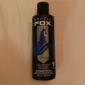 Hårfärg - Säljer denna ÖPPNADE hårfärgen. Jag blandade några hårfärger en gång för att få den nyans jag ville ha och använde ca 2 teskedar av denna flaska. Den är nästan helt full! nypris 275 kr men säljer den för 80 kr då den inte är HELT full och även är öppnad 🫶