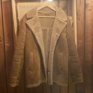 Vinterjacka  - Jätte skönt vinterjacka från zara i ny skick. Endast använd ett gång