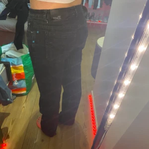 Svarta jeans  - Svart jeans som itne kommer till andvändning ❤️(tyck ej på köp nu) 