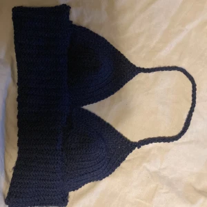 Homemadw - En mörk blå top som jag har gjort själv , en A cup- small.