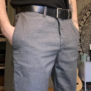 J.LINDEBERG byxor - Snygga och bekväma byxor i otroligt fint skick. Rutiga, regular fit.  