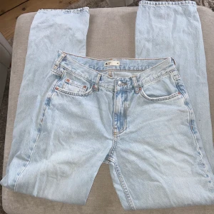Low waist jeans  - Jättesnygga low waist jeans från Gina. Säljer pga att jag köpte nån storlek större än vad jag brukar ha. Har använt de typ 5 gånger så de är i toppen skick! Nypris 499kr